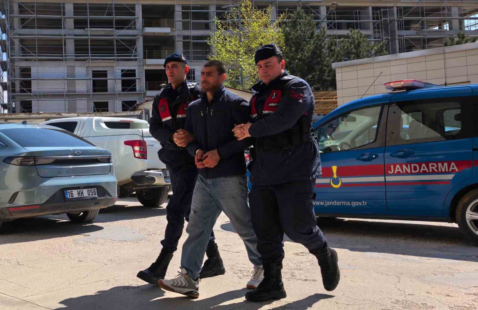 Bursa’da 17 yıl hapis cezası bulunan şahıs jandarma ekiplerince yakalandı 6 bursada 17 yil hapis cezasi bulunan sahis jandarma ekiplerince yakalandi 2
