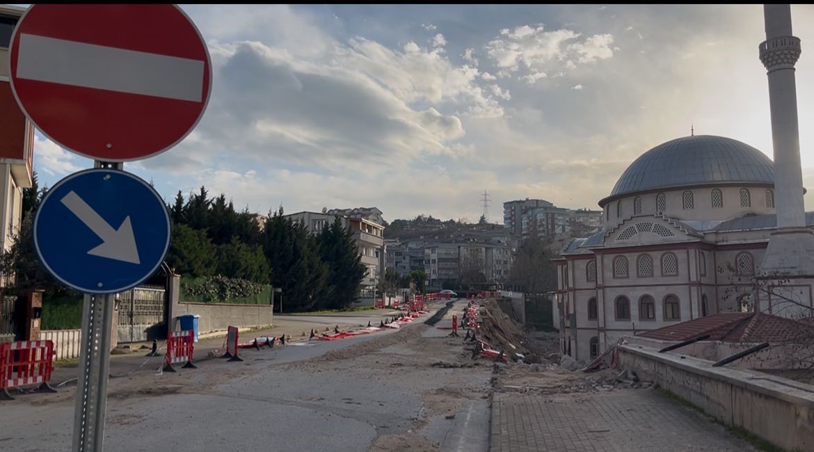 bursada 2 aylik cilecoken duvar yolu da camiyi de kapatti 2 midVdU4I