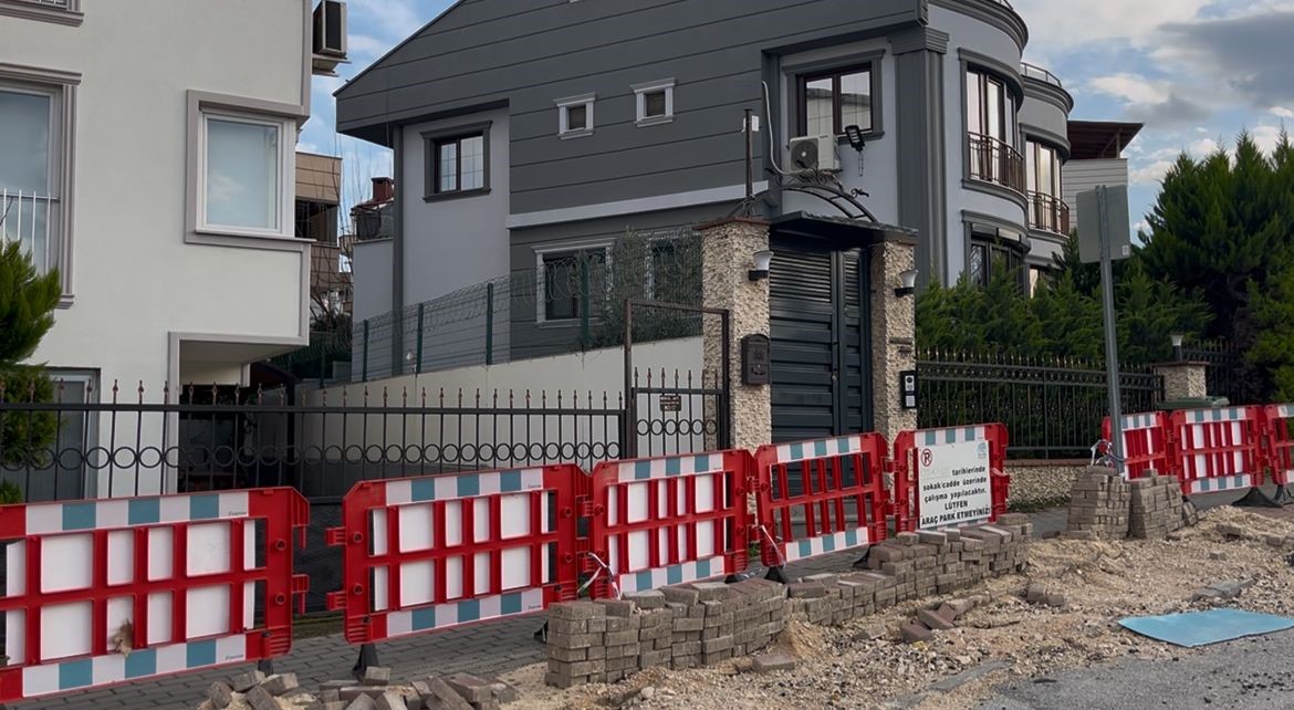 bursada 2 aylik cilecoken duvar yolu da camiyi de kapatti 5 Xj2FmEOu