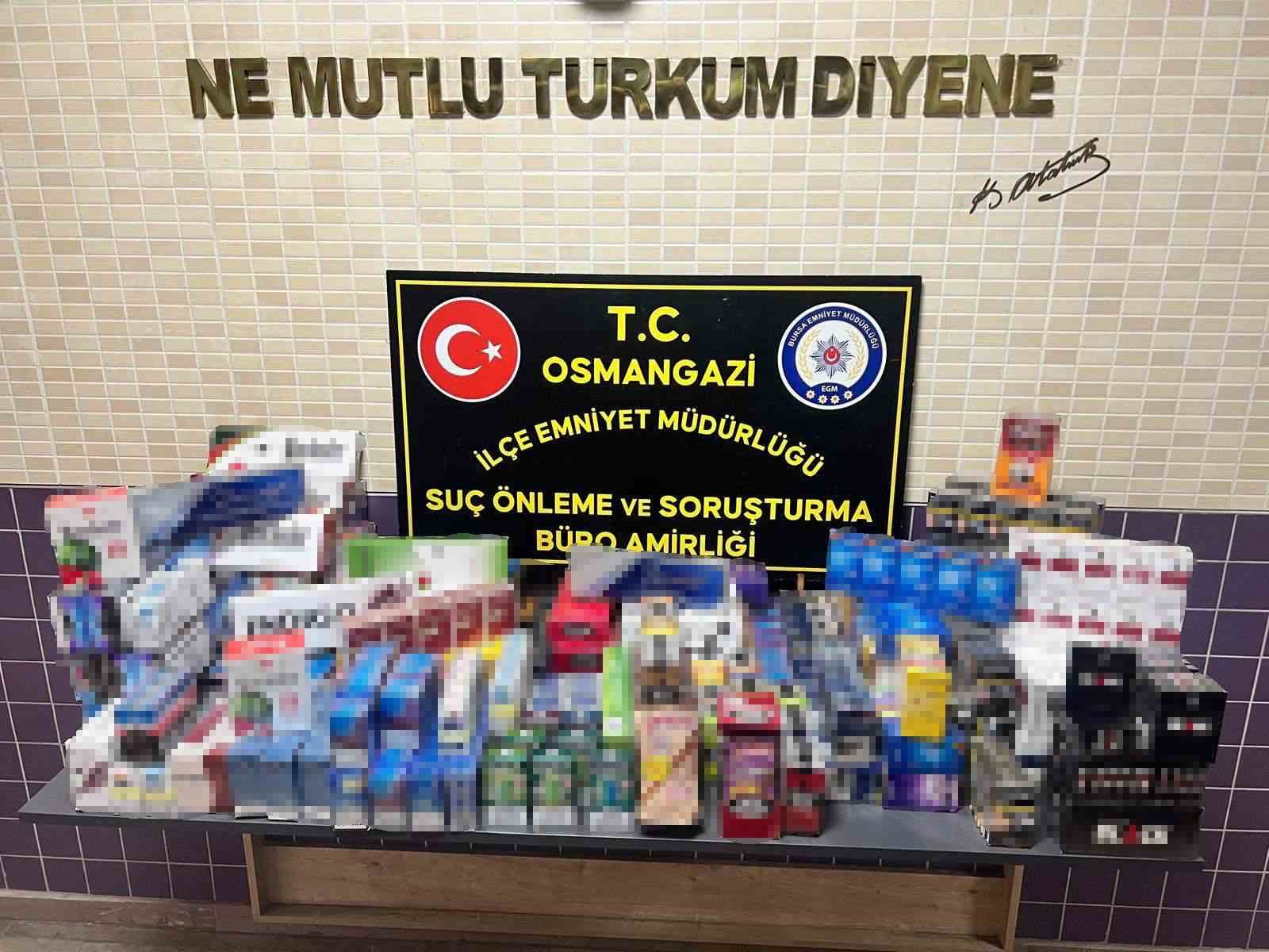 bursada 2 bin adet gumruk kacagi sigara ele gecirildi 0 YYPSivUX