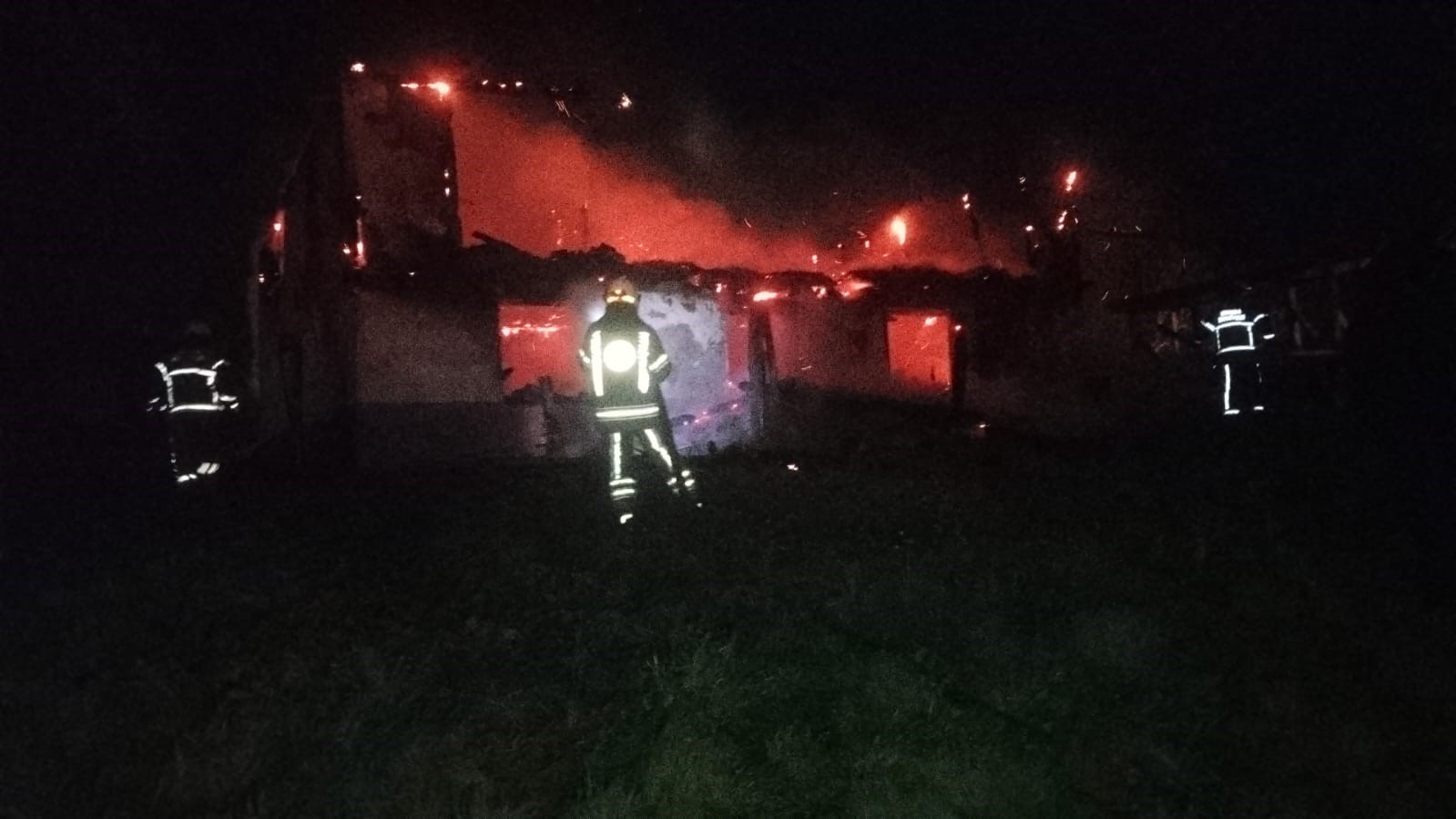 bursada 2 katli ev alevlere teslim oldu 2 PsaegF89