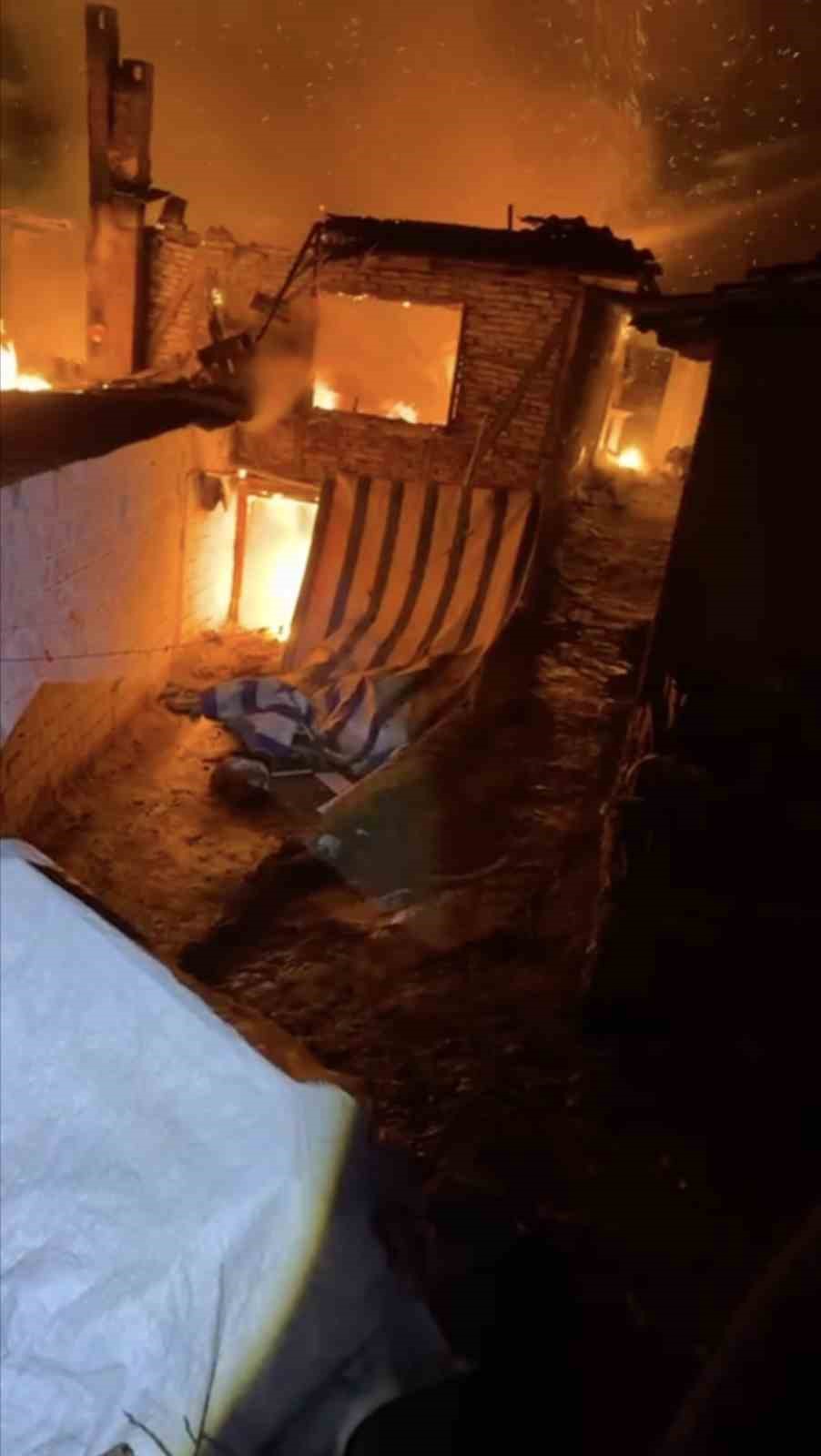 bursada 2 katli ev alevlere teslim oldu 3 9SQnZiiB