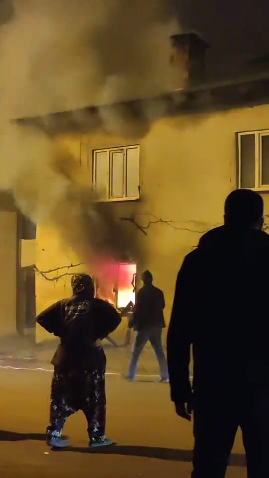 bursada 2 katli evde cikan yangin korkuttu 3 EpDtYujf
