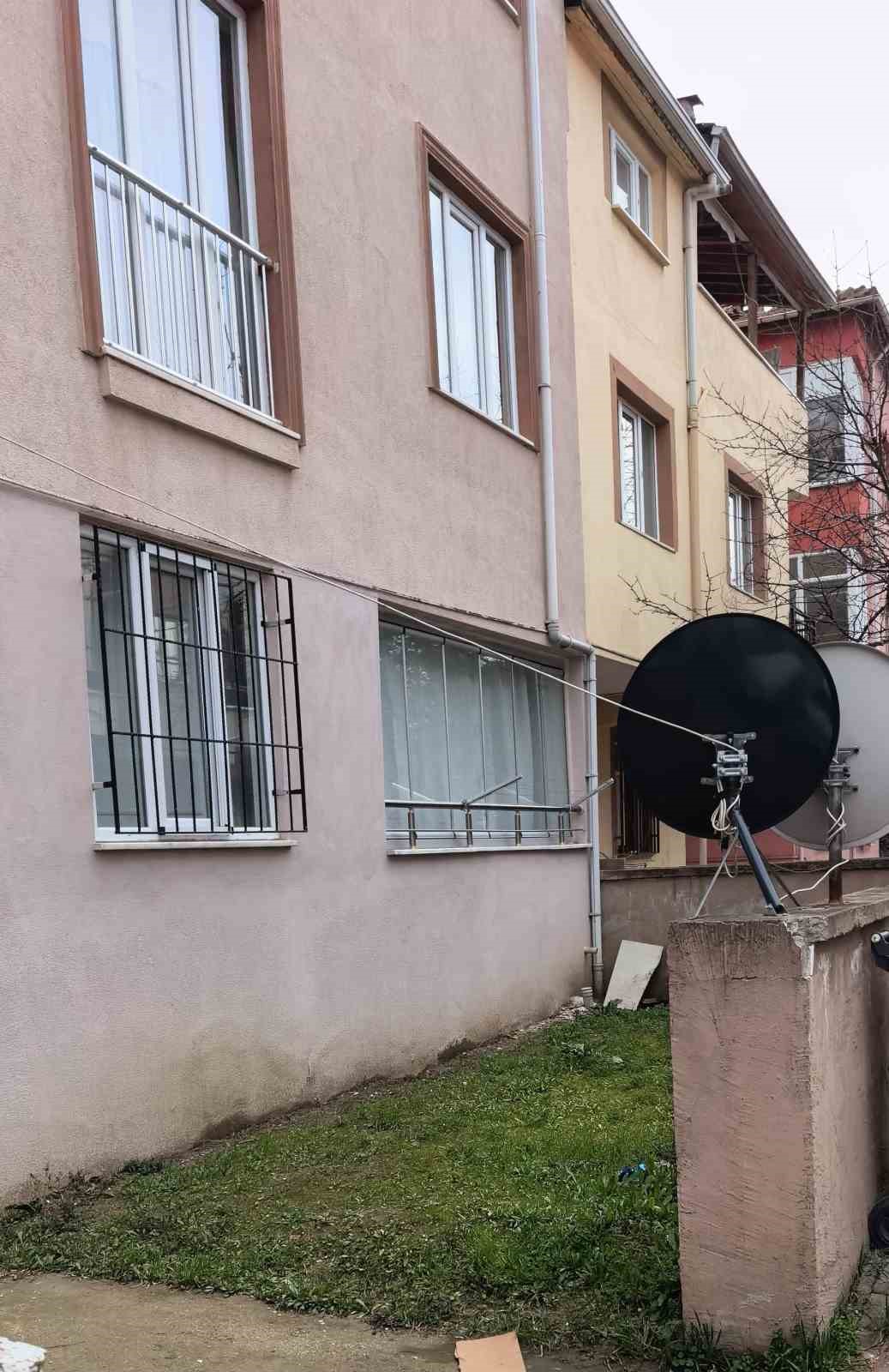 bursada 2 yasindaki cocuk pencereden dustu 1 SKi96zRd