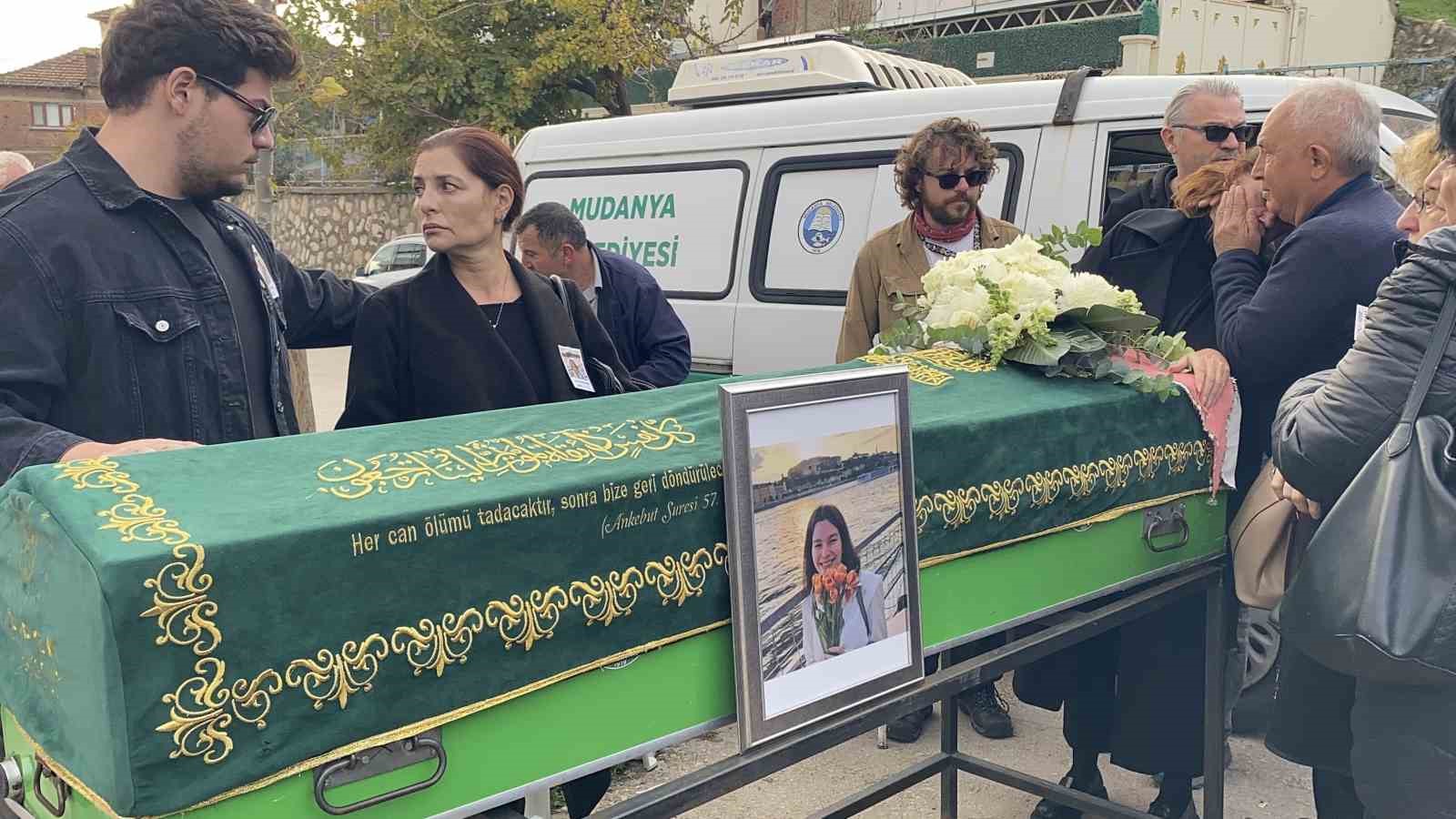 bursada 24 yasindaki leylaya aci veda 1 DyatwLGn