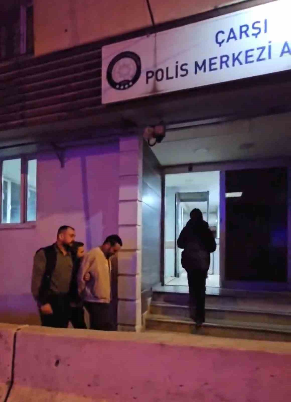 Bursa’da 24 yıl hapis cezası bulunan şahıs yakalandı 5 bursada 24 yil hapis cezasi bulunan sahis yakalandi 1 H7mrq2ib