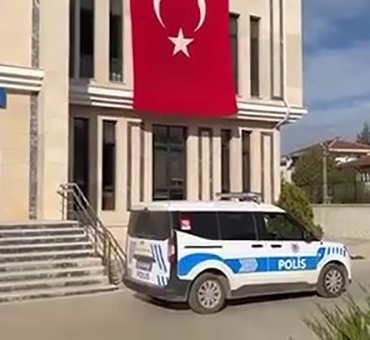 bursada-28-yil-8-ay-hapis-cezasiyla-aranan-2-supheli-yakalandi-raG4AAnq.jpg