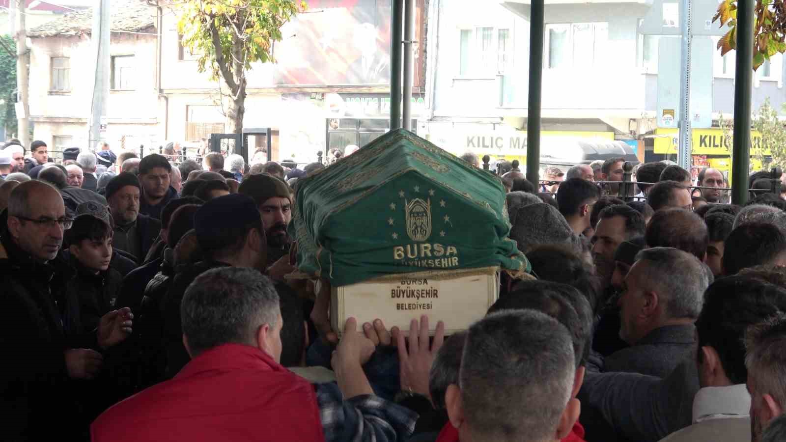 bursada 3 gun aranip mudanya sahilde cesedi bulunan 19 yasindaki berat yavuz topraga verildi JTwTFr1M