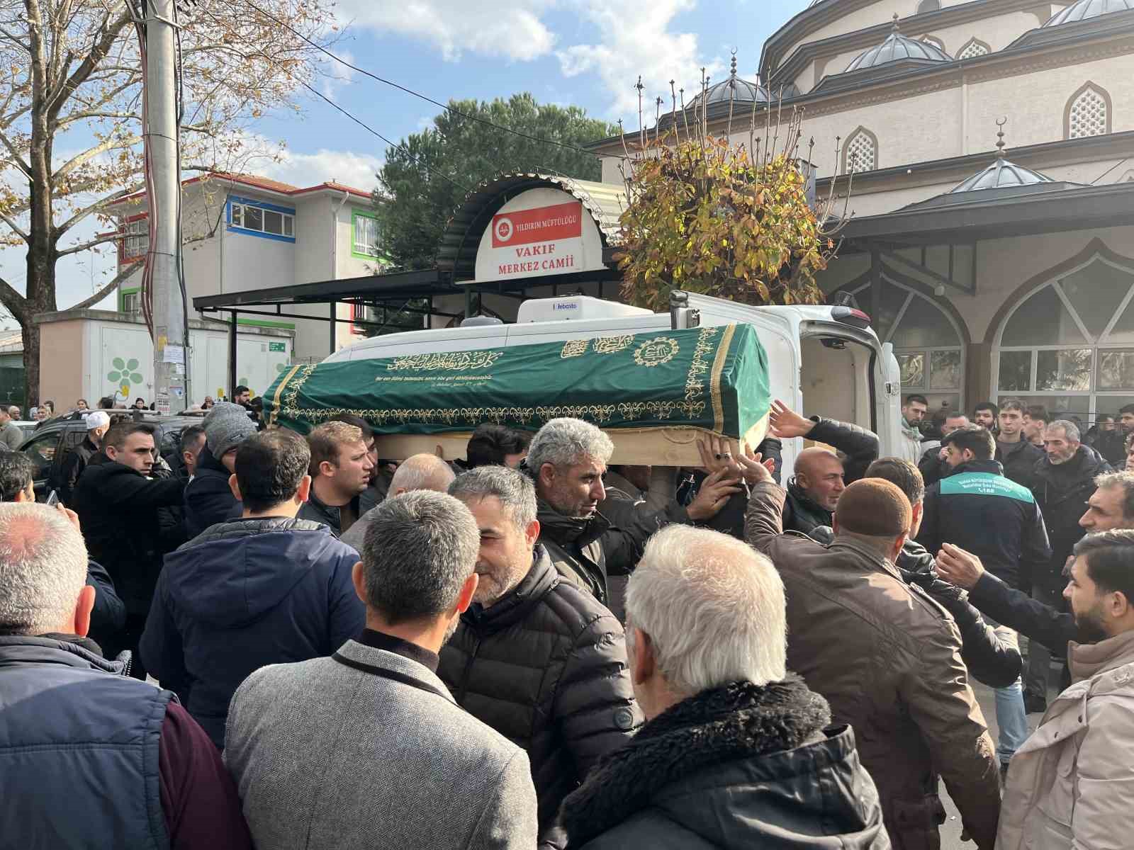 bursada 3 gun aranip mudanya sahilde cesedi bulunan 19 yasindaki berat yavuz topraga verildi lK8rvALg