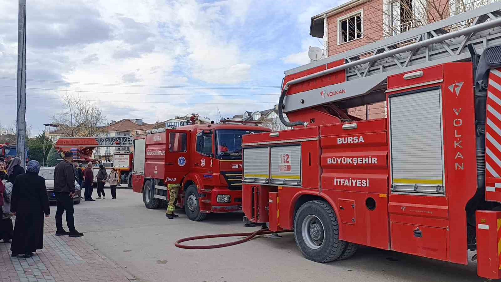 bursada 3 katli binada yangin dumandan zehirlenen yasli kadinin durumu agir 2