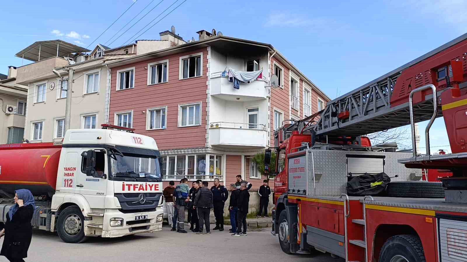 bursada 3 katli binada yangin dumandan zehirlenen yasli kadinin durumu agir 3 25FTNIuz