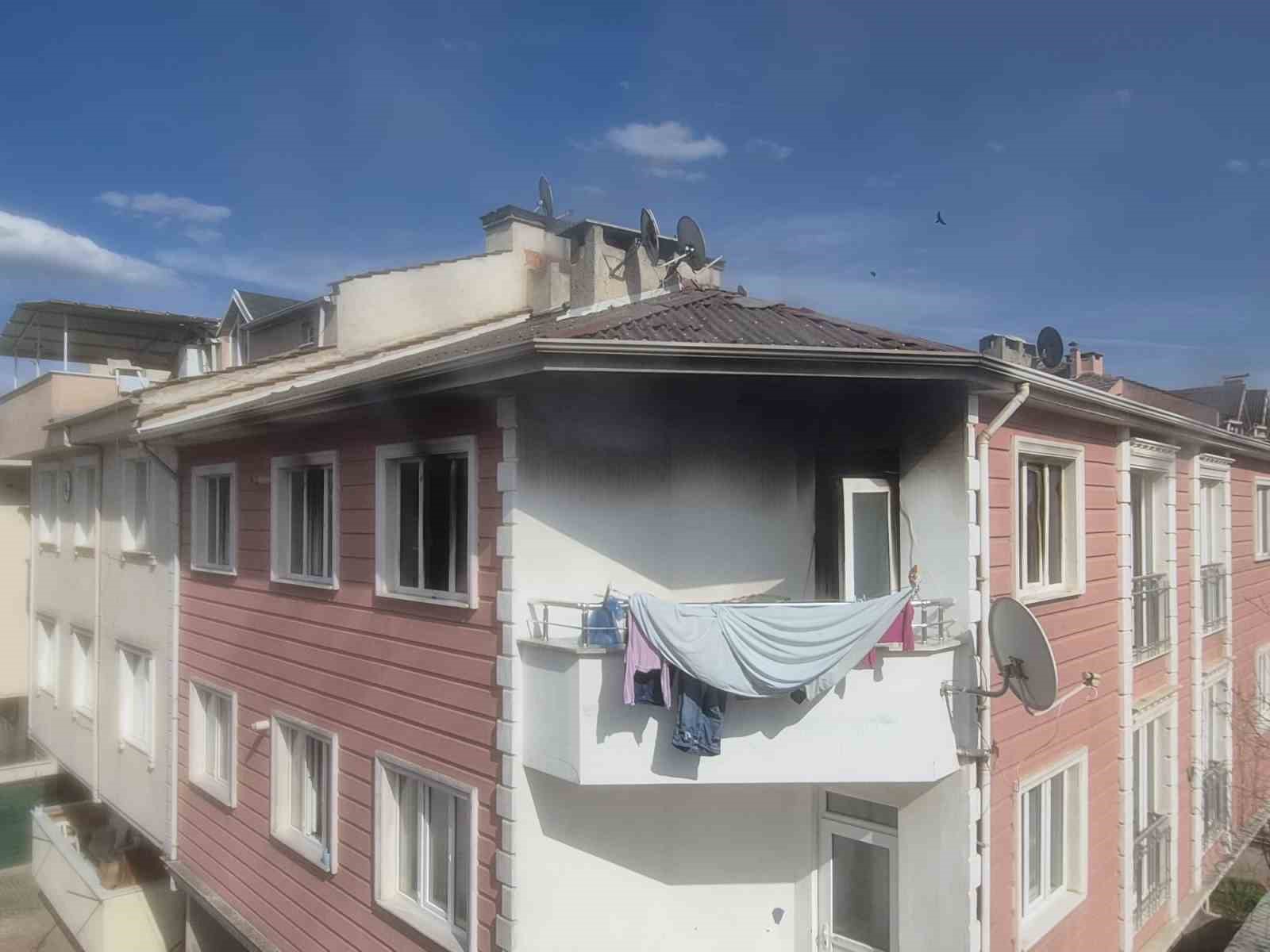 bursada 3 katli binada yangin dumandan zehirlenen yasli kadinin durumu agir 5 rSQasreQ