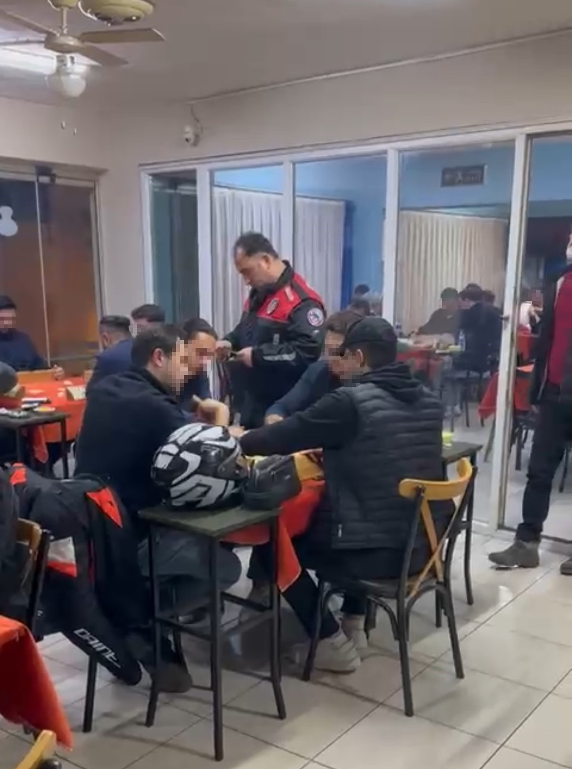 bursada 300 polisle uygulama mekanlar denetlendi kumar masalari cokertildi 4 RtQZ5UUa