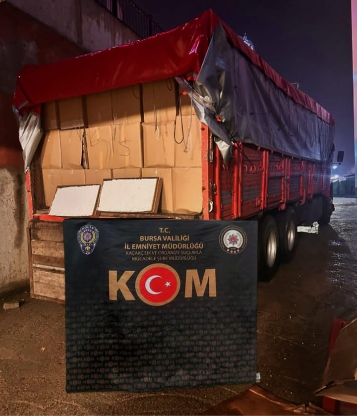bursada 4 milyonun uzerinde dolu makaron ele gecirildi 0 XAdRESgV