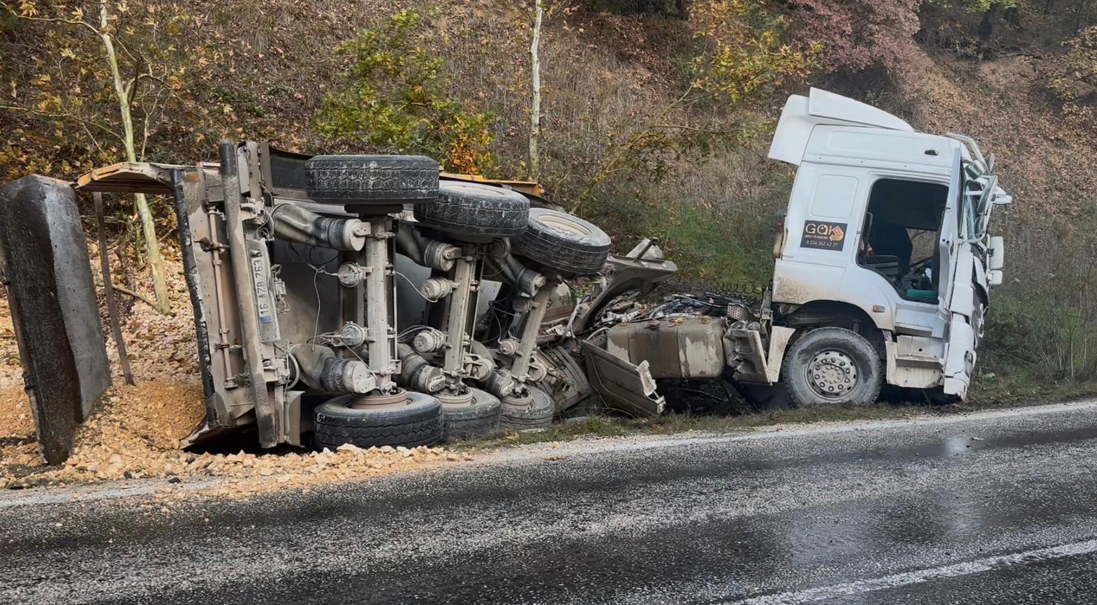 Bursa’da 50 metre arayla iki kaza: Aynı aileden 3 kişi yaralandı 5 bursada 50 metre arayla iki kaza ayni aileden 3 kisi yaralandi 1 LIeMWffn