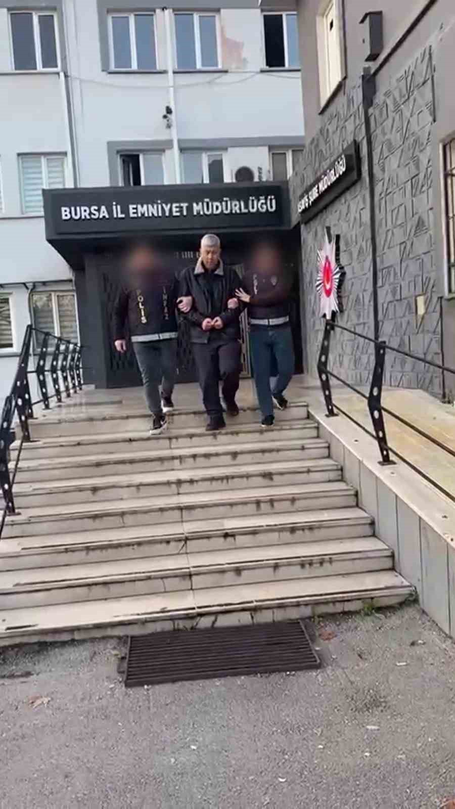 Bursa’da 56 yıl hapis cezasıyla aranan firariye nefes kesen operasyon 4 bursada 56 yil hapis cezasiyla aranan firariye nefes kesen operasyon 0 QH8gtiXP