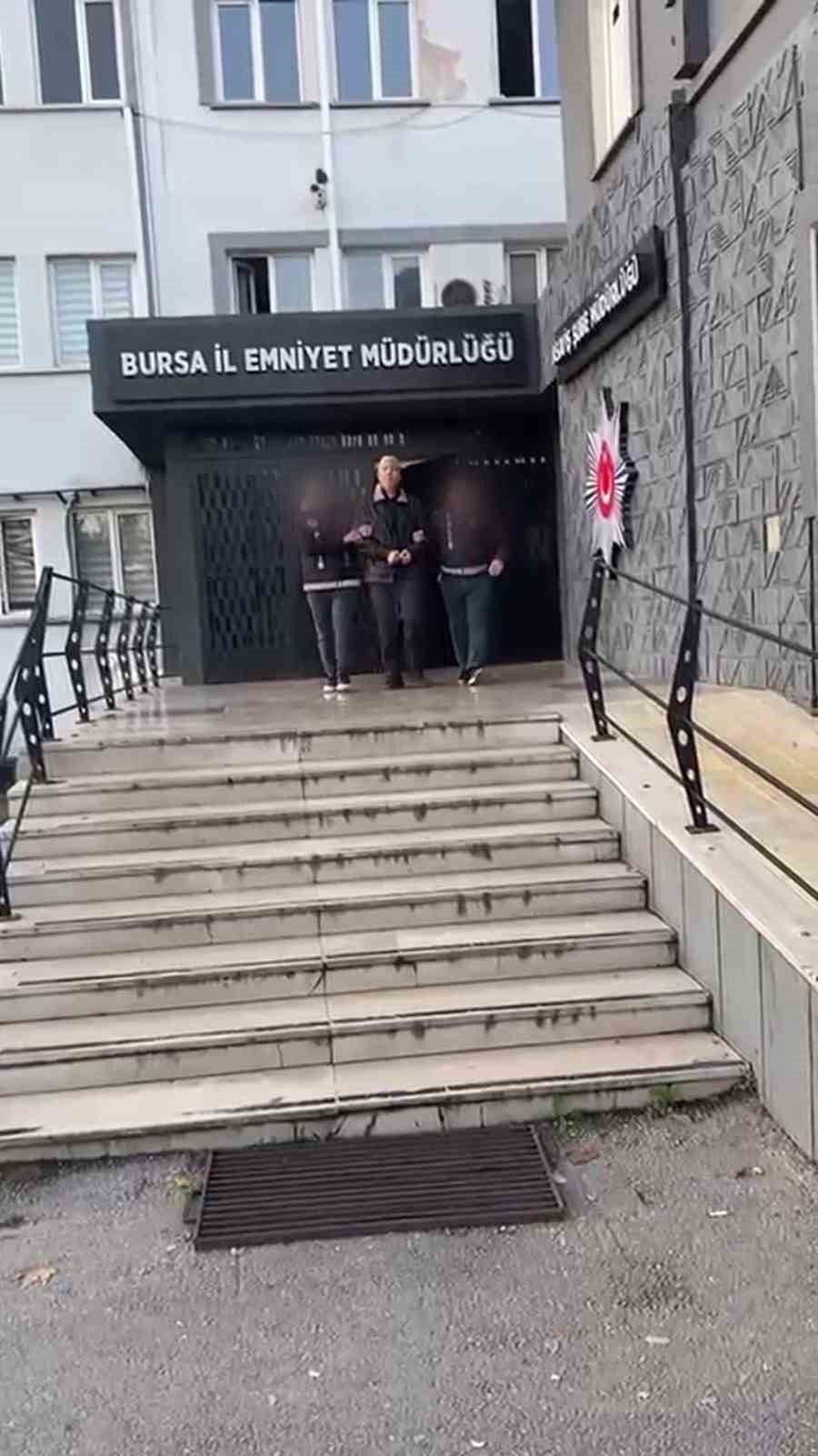 Bursa’da 56 yıl hapis cezasıyla aranan firariye nefes kesen operasyon 5 bursada 56 yil hapis cezasiyla aranan firariye nefes kesen operasyon 1 UKh8TZLP
