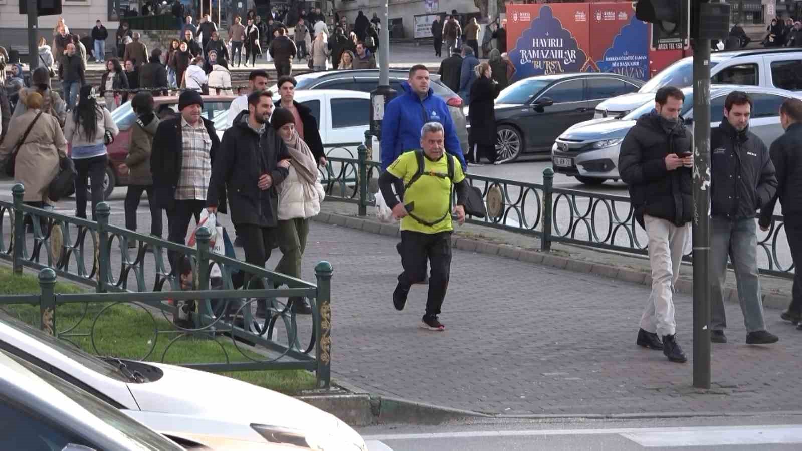 bursada 66 yasindaki esnaf oruclu halde trafige takilmamak icin iftara kosuyor 2 ZkkMDekj