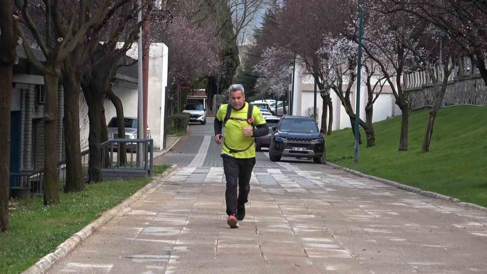 bursada 66 yasindaki esnaf oruclu halde trafige takilmamak icin iftara kosuyor 4 amFjznQt