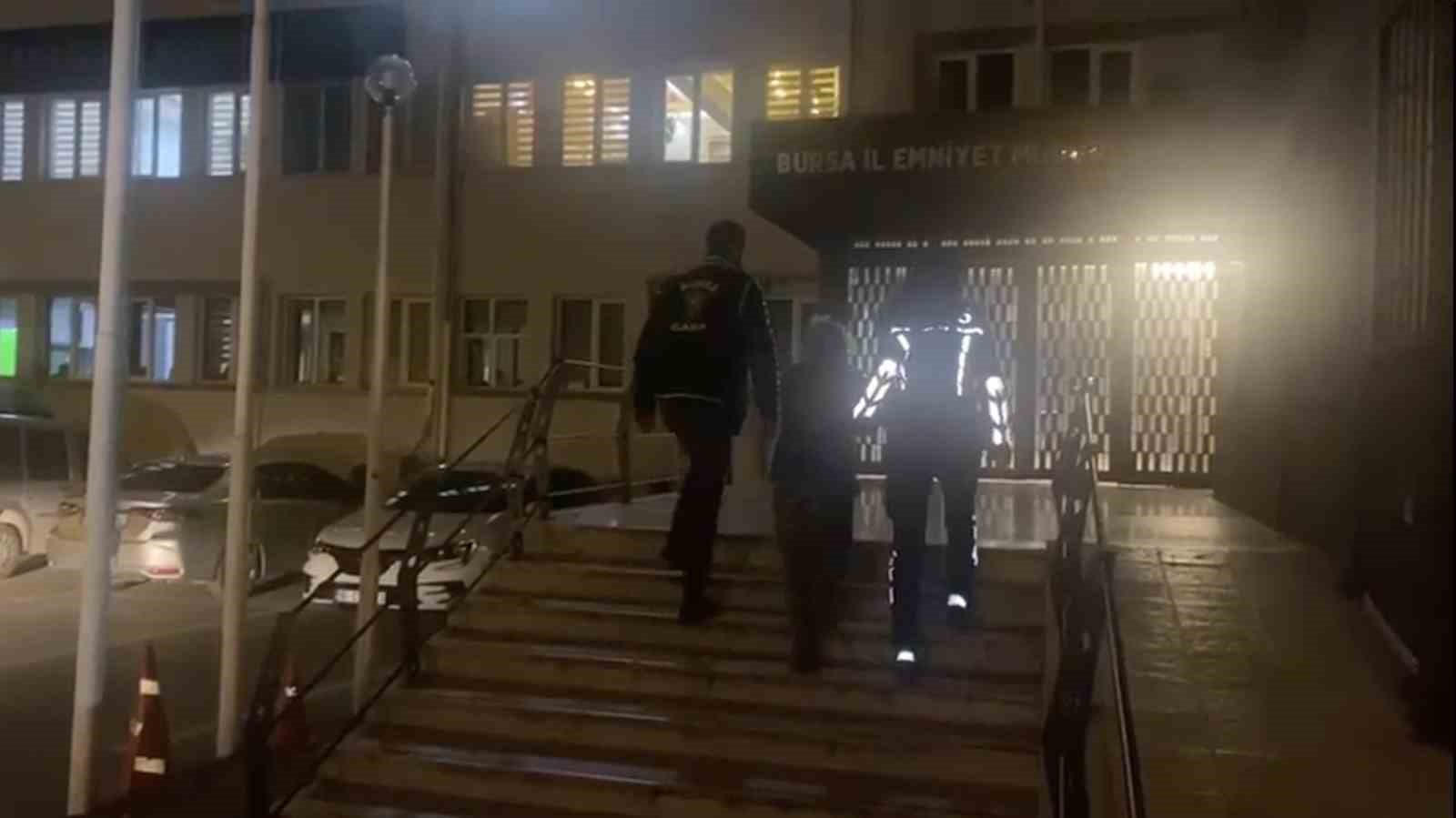 bursada 7 yildir aranan cocuk emniyetin ozel ekibiyle bulundu 0 tXgfzy8D