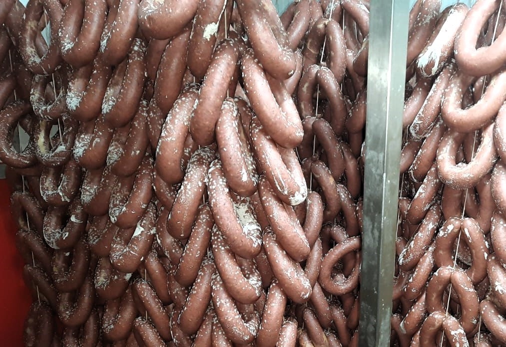 bursada 700 kilo bozuk sucuk piyasaya surulmeden imha edildi 7 UYHOfDAc