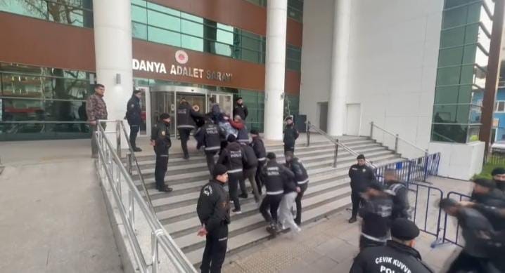 bursada 700 polisle safak operasyonucamdan uyusturucuyu boyle atmak istedi 2 dYpDKv6a