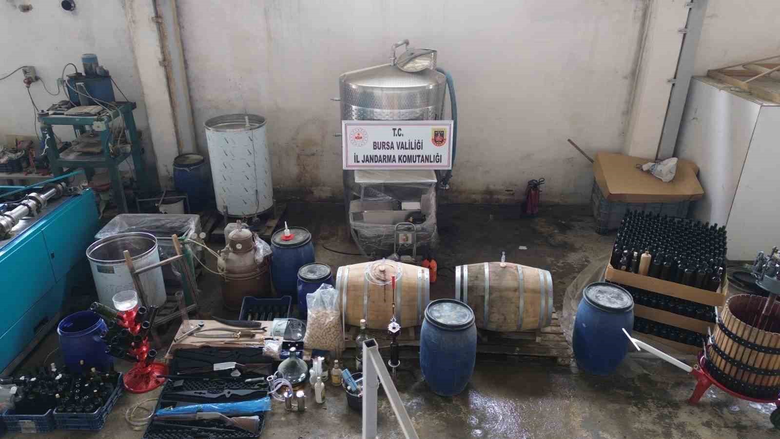 bursada 800 litre kacak sarap ele gecirildi 2 GfOQvpdq