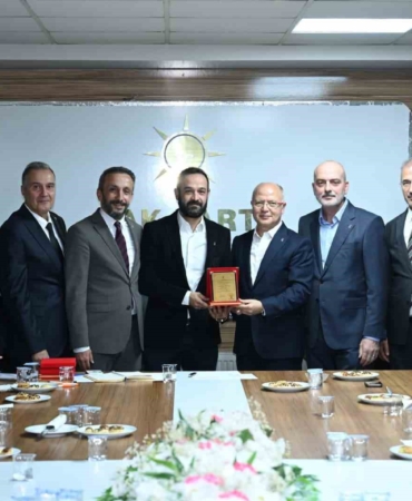 bursada-800-yeni-uye-ak-partiye-katildi-LD6l1rhV.jpg
