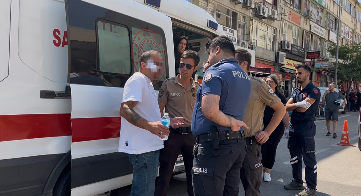 Bursa’da adliye önünde ortalık savaş alanına döndü: Masa ve sandalyeler havada uçuştu 5 bursada adliye onunde ortalik savas alanina dondu masa ve sandalyeler havada ucustu 1 a9EV4QCQ