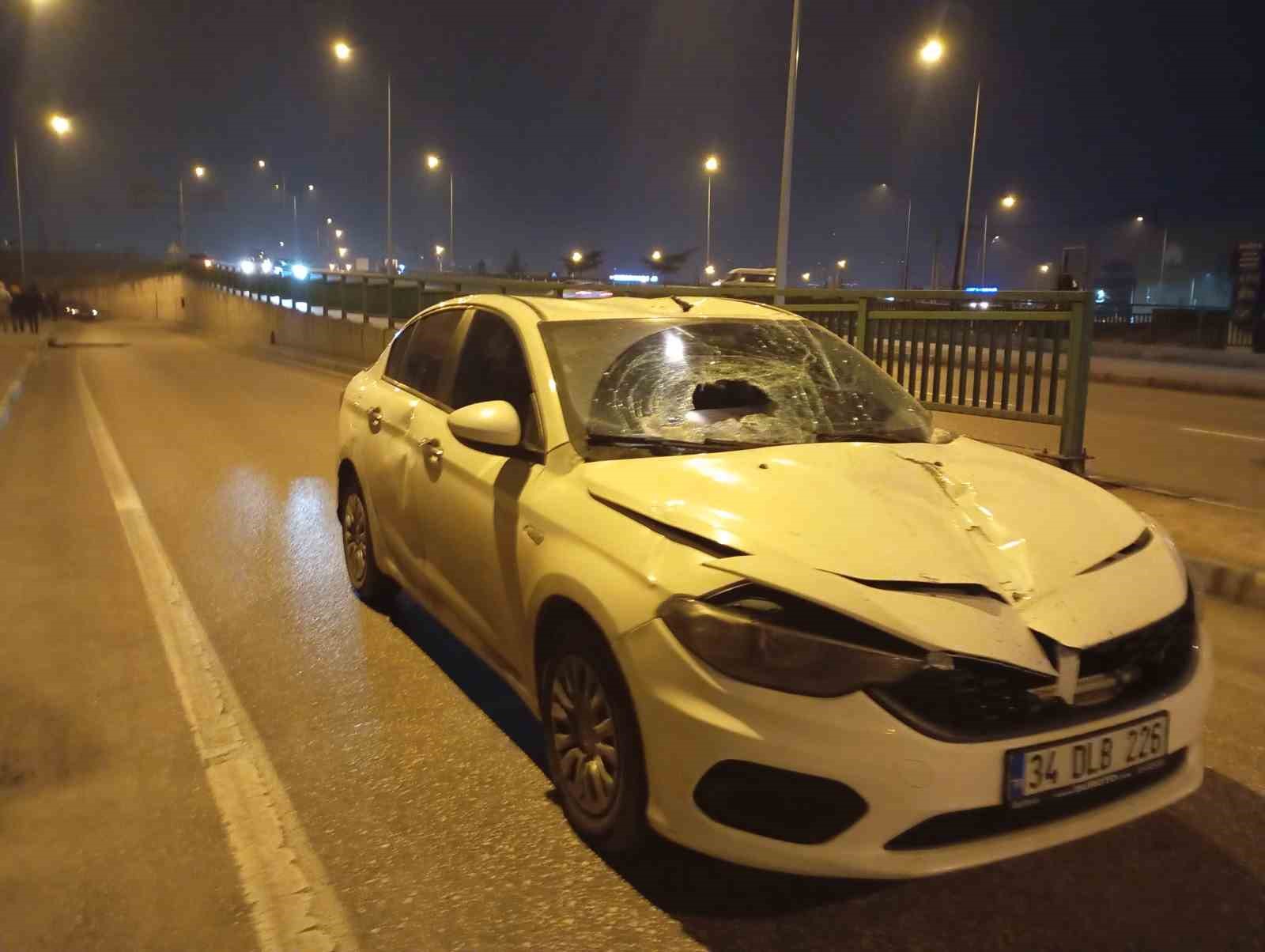 bursada akil almaz trafik kazasi demir bariyerler araclarin uzerine dustu 1 UJizqicm