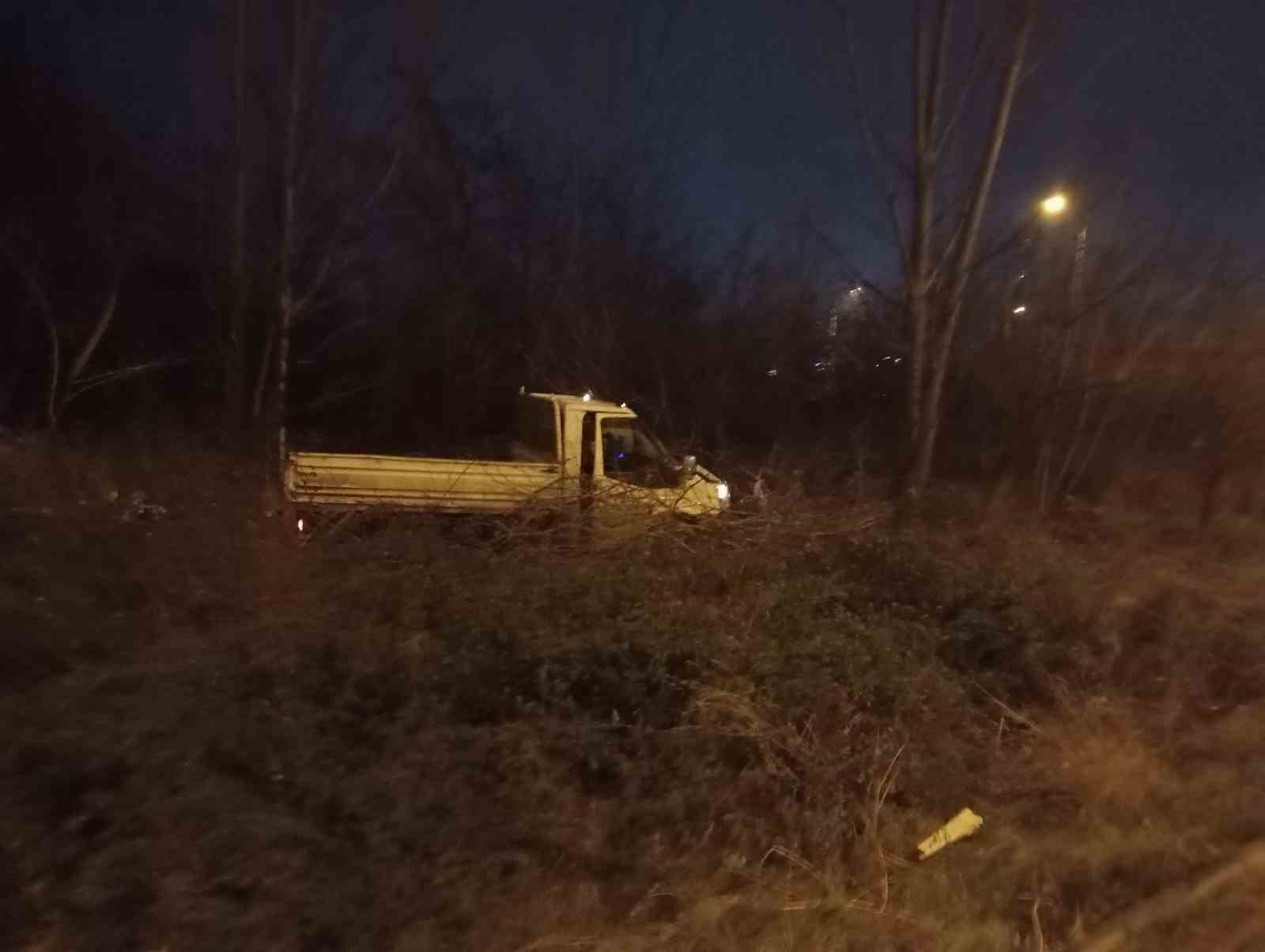 bursada akil almaz trafik kazasi demir bariyerler araclarin uzerine dustu 4 GSpDS3pV