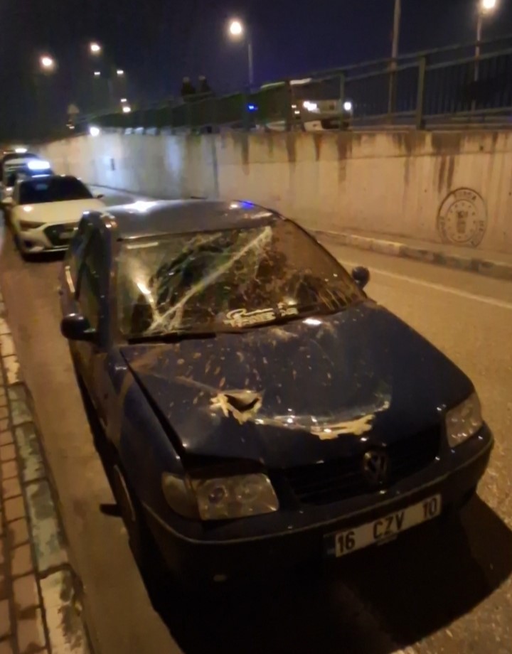bursada akil almaz trafik kazasi demir bariyerler araclarin uzerine dustu 6 LM1CtDHX