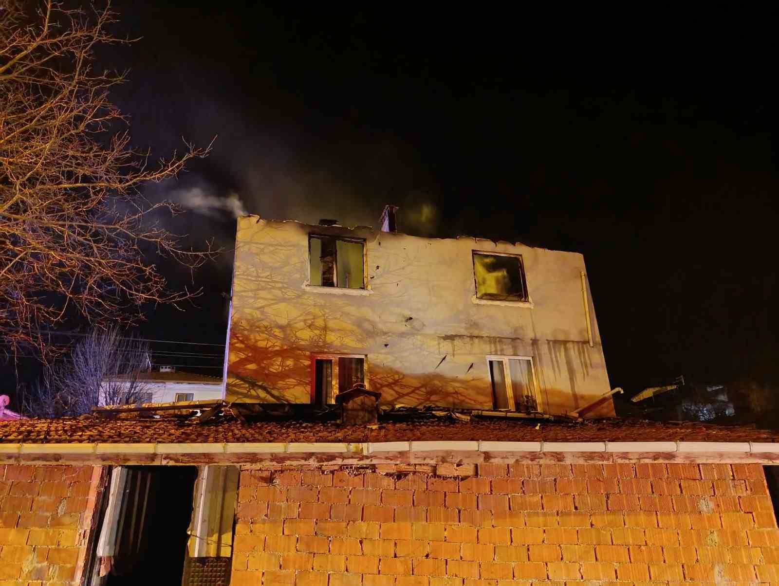 bursada alevli gecekoy evi alevlere teslim oldu 4 gqArI9hk