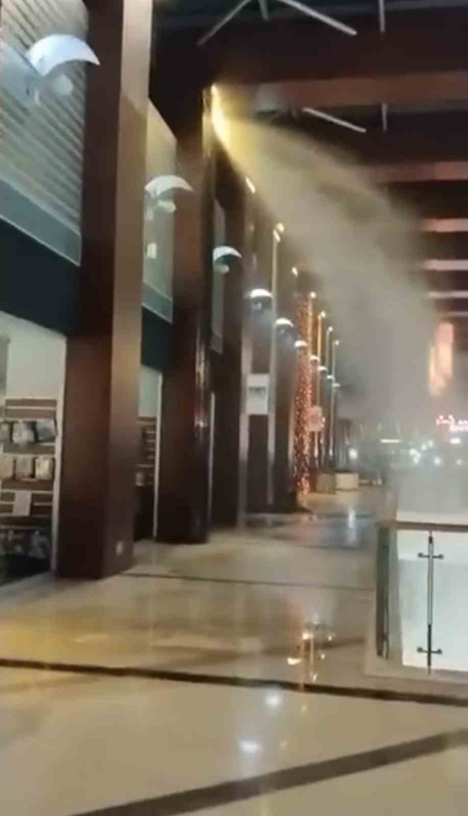 Bursa’da alışveriş merkezinde panik 6 bursada alisveris merkezinde panik 2 H3jLann3