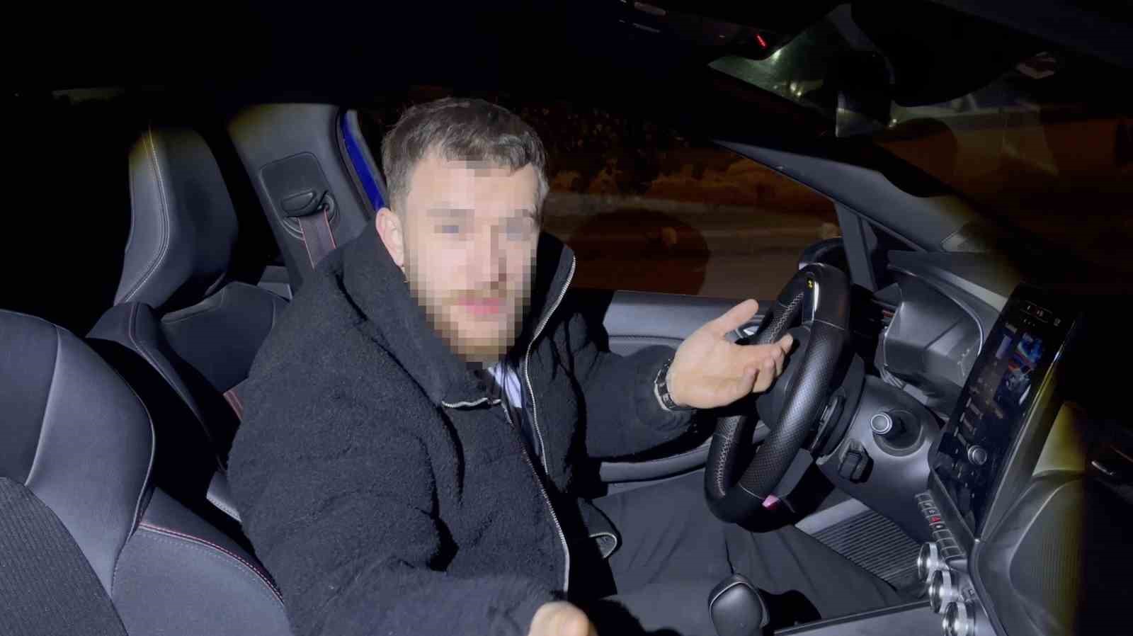 bursada alkollu genc kizlar ortaligi karistirdi yol kenarinda bekleyen surucu ve aracina saldirdilar 5