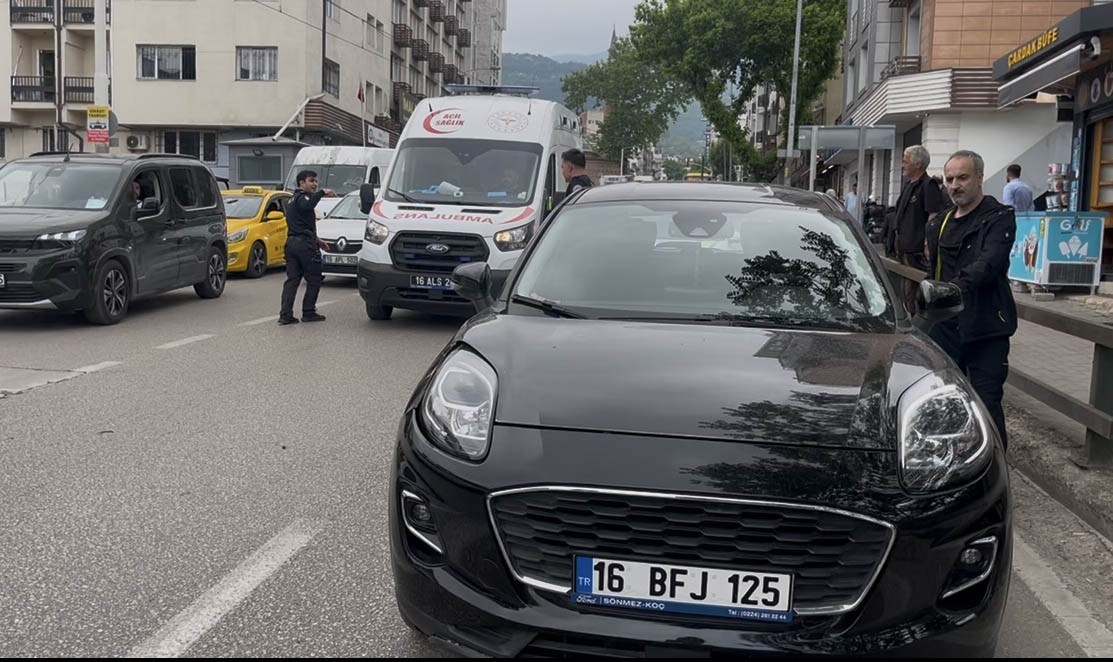 bursada alt gecit yerine yolu kullanan yayaya otomobil carpti 1 B7AzRAL3