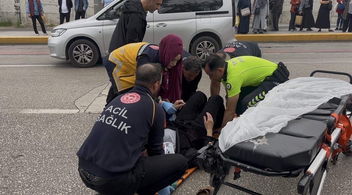 bursada alt gecit yerine yolu kullanan yayaya otomobil carpti 3 WkrtyYiO