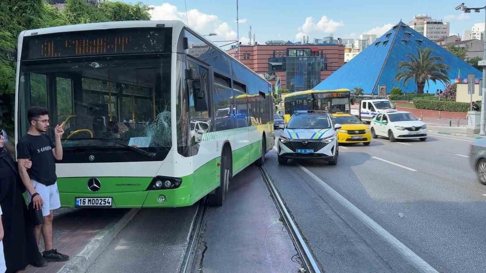 bursada anne ve bebegine otobus carpti 2 yarali 0 Hqi2ZpKU