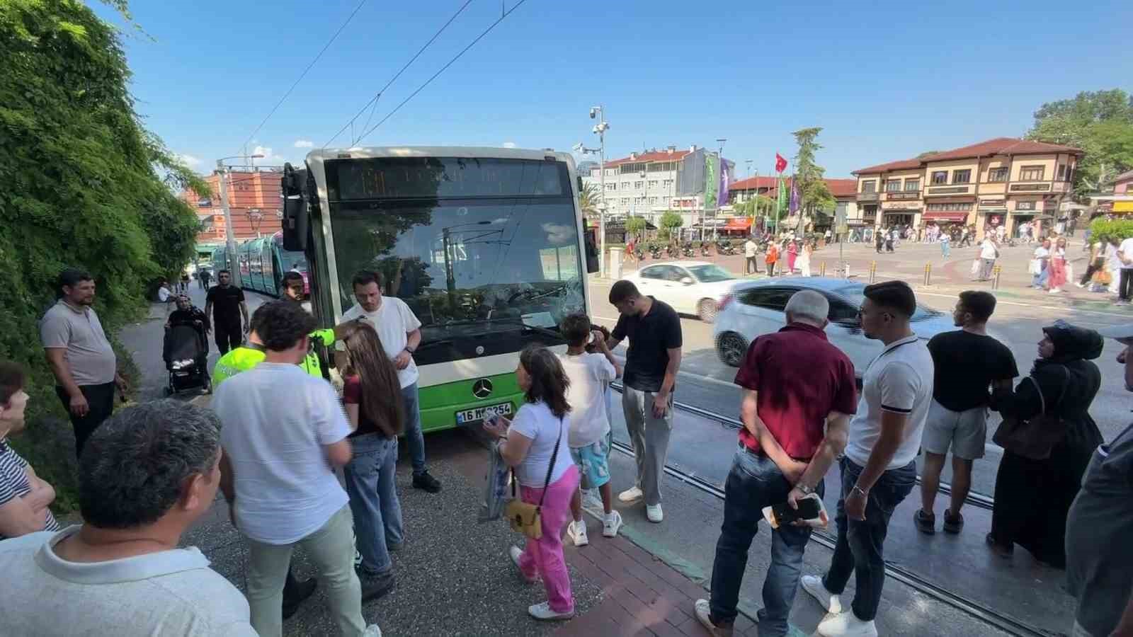 bursada anne ve bebegine otobus carpti 2 yarali 1 O5tAr7nH