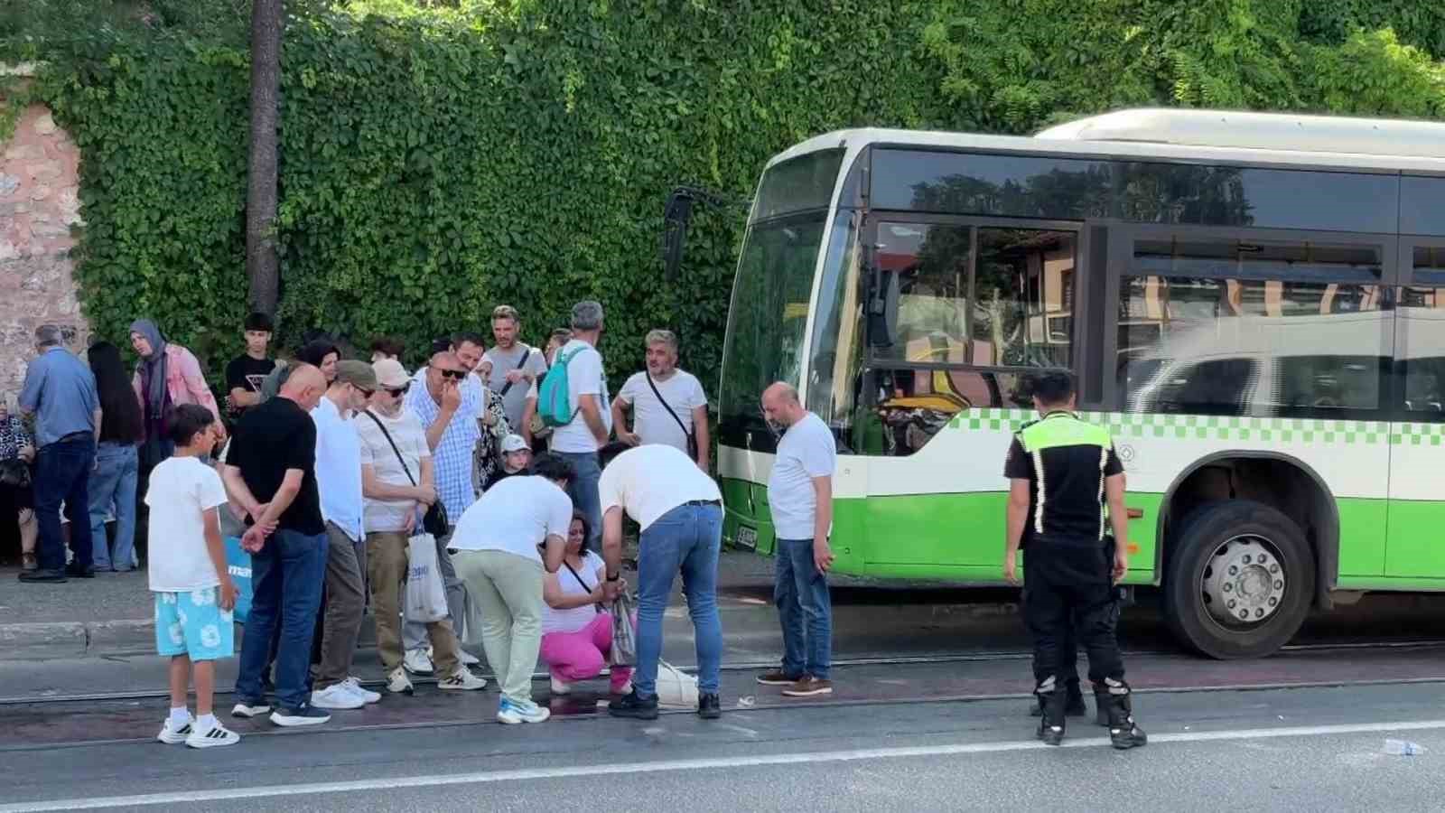 bursada anne ve bebegine otobus carpti 2 yarali 2 ugZq5MeX