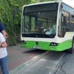 bursada-anne-ve-bebegine-otobus-carpti-2-yarali-UkcEiajb.jpg