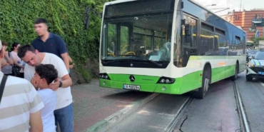 bursada-anne-ve-bebegine-otobus-carpti-2-yarali-UkcEiajb.jpg