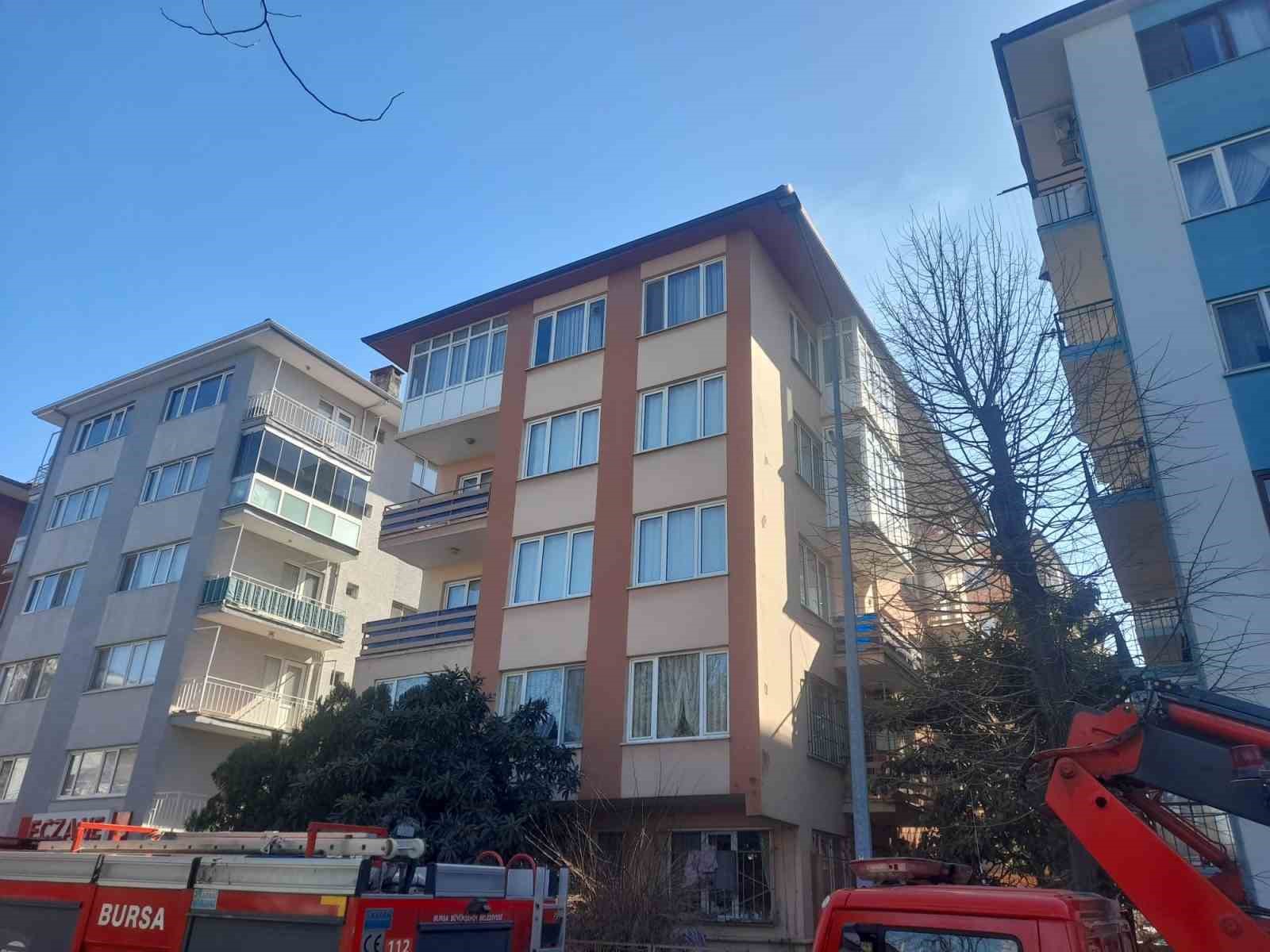 bursada apartman catisinda yangin panigi 0 7Ne5zljs