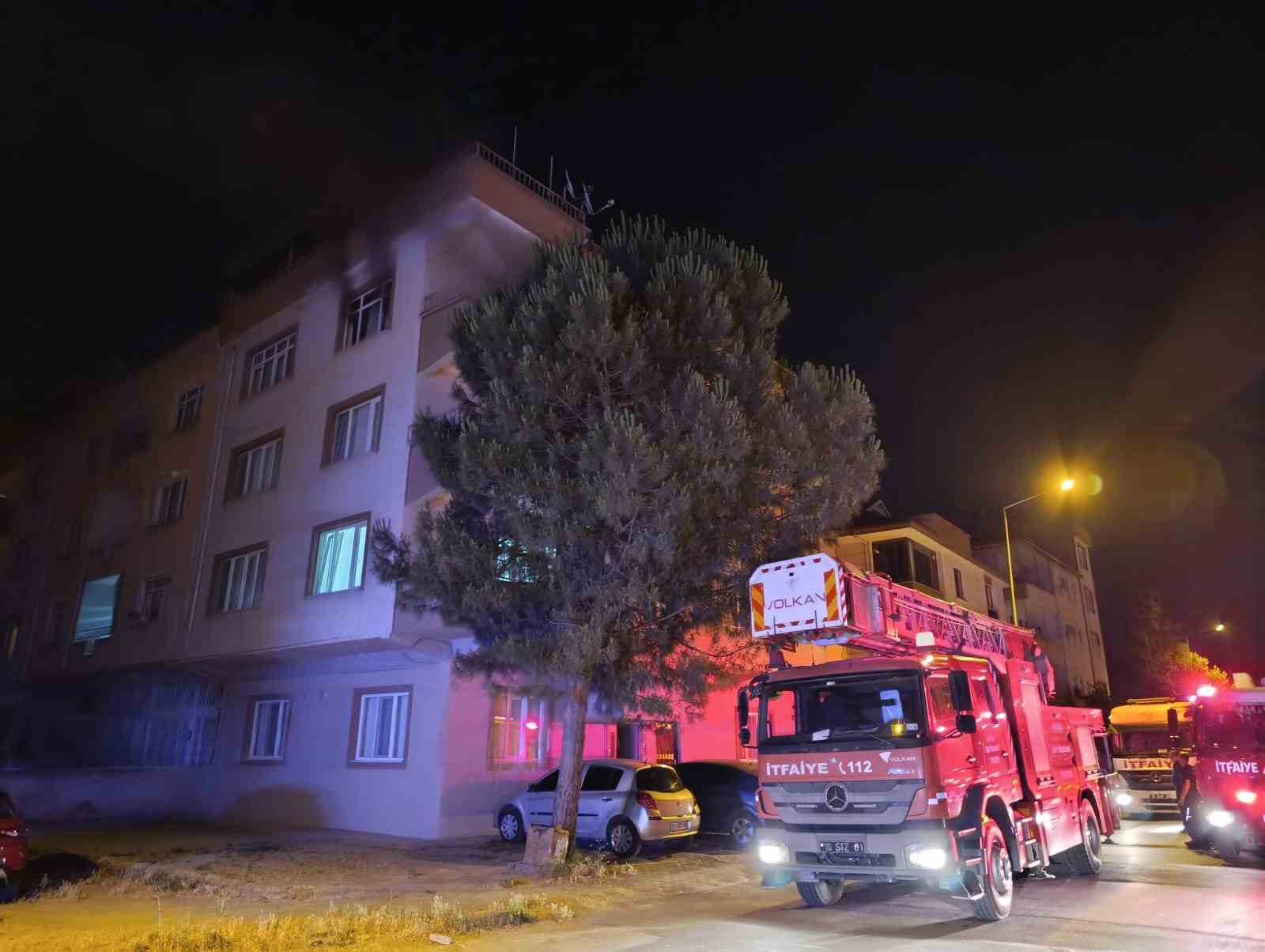 Bursa’da apartman dairesinde çıkan yangın paniğe neden oldu 4 bursada apartman dairesinde cikan yangin panige neden oldu 0 JwfXCjdr