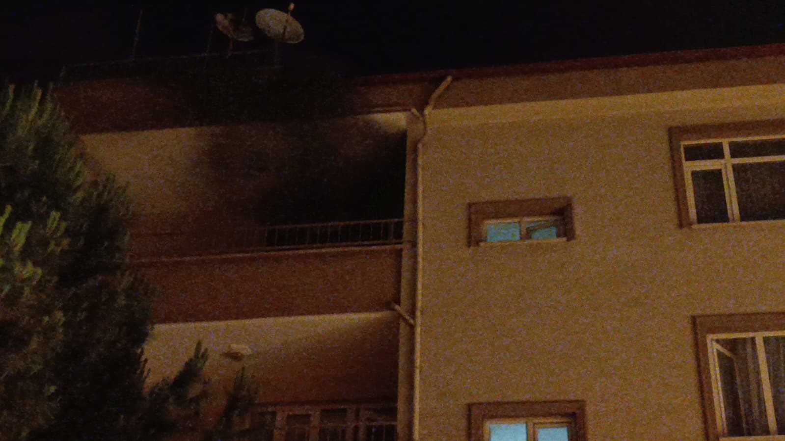 Bursa’da apartman dairesinde çıkan yangın paniğe neden oldu 7 bursada apartman dairesinde cikan yangin panige neden oldu 3 HjGOgOw6