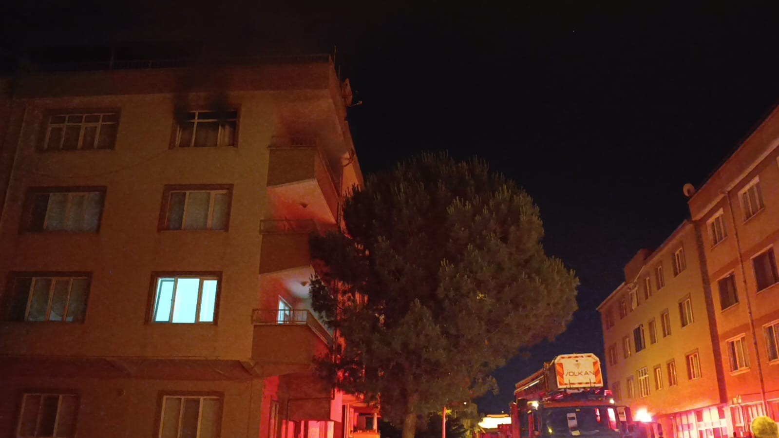Bursa’da apartman dairesinde çıkan yangın paniğe neden oldu 9 bursada apartman dairesinde cikan yangin panige neden oldu 5 O1SsNfpl