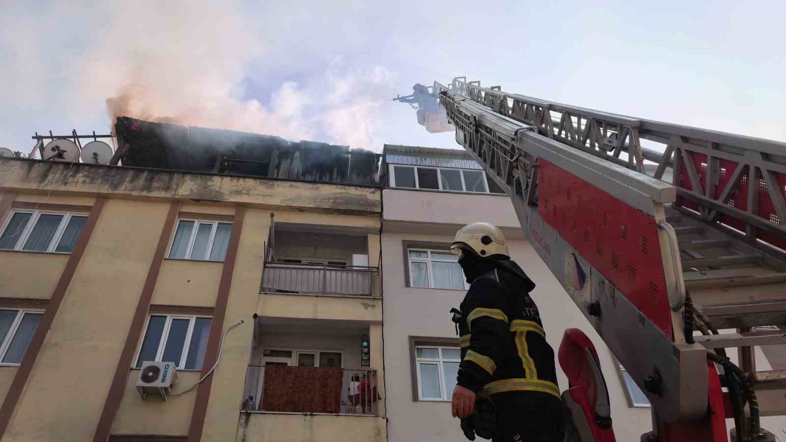 bursada apartman terasinda yangin panigi 3 QrFARyjl