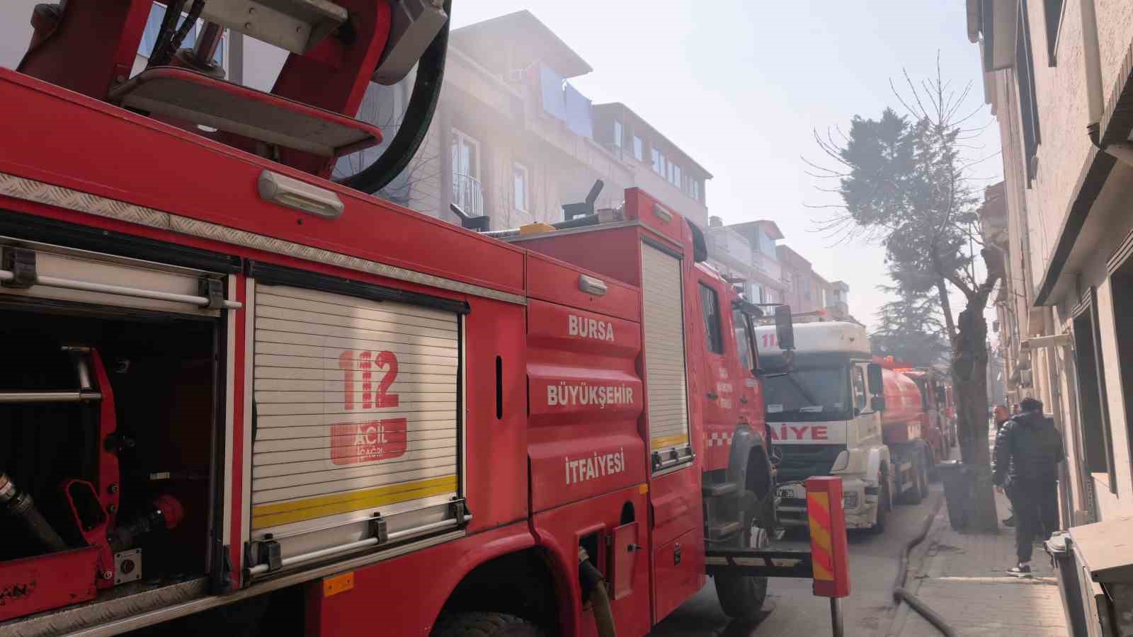 bursada apartman terasinda yangin panigi 4 E2jmaiZZ