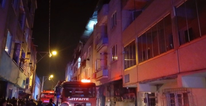 bursada apartmanin cati katinda yangin 1 yYBpTcvz