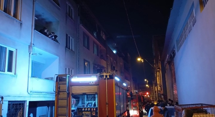 bursada apartmanin cati katinda yangin 2 FK2jEURg